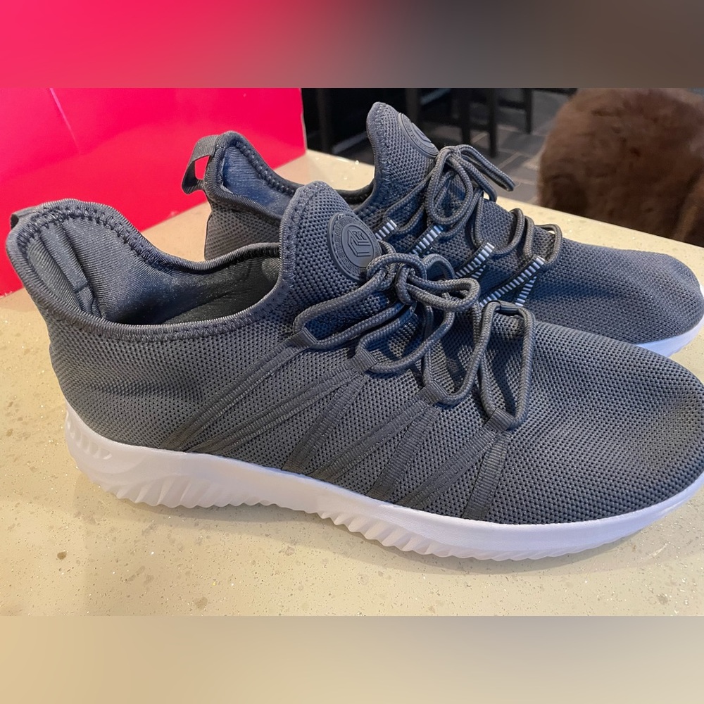 Gray Athletic Shoes-Feethit
